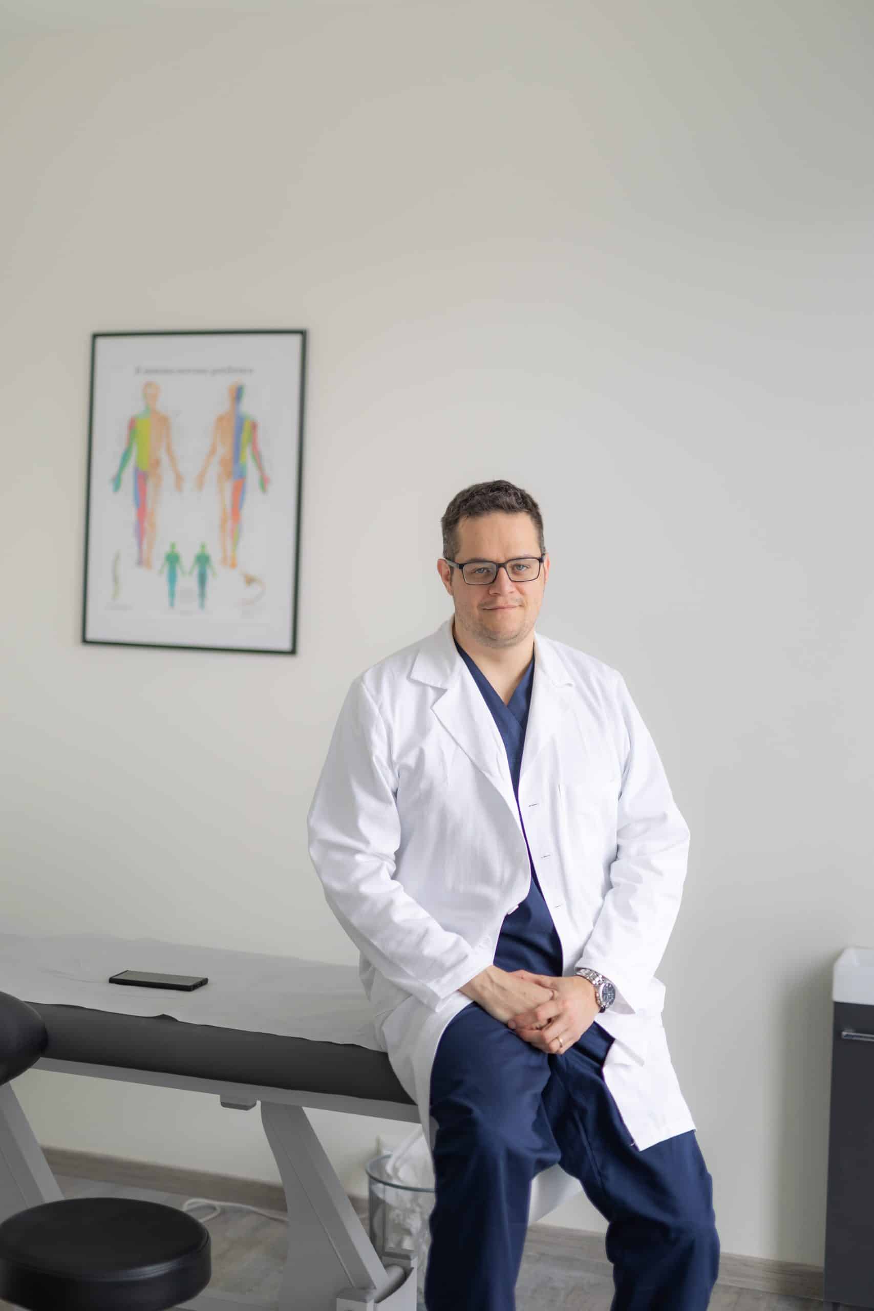 ritratto del dottore nel suo studio